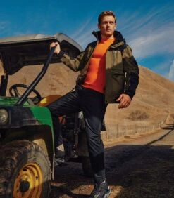 MEN’S HEALTH MAGAZINE MARCH 2022 SAM HEUGHAN OUTLANDER (USA Only) -CELEBRITY MAGAZINES FLWDD9magAAItq