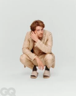 British GQ Magazine June 2022 JOE ALWYN Conversations With Friends -CELEBRITY MAGAZINES FSUqfyeXEAEmgbI