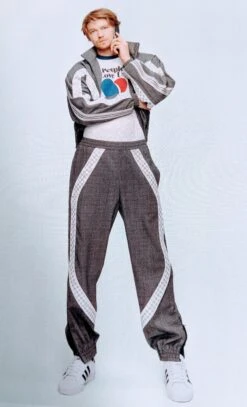 British GQ Magazine June 2022 JOE ALWYN Conversations With Friends -CELEBRITY MAGAZINES PXL 20220530 090909720