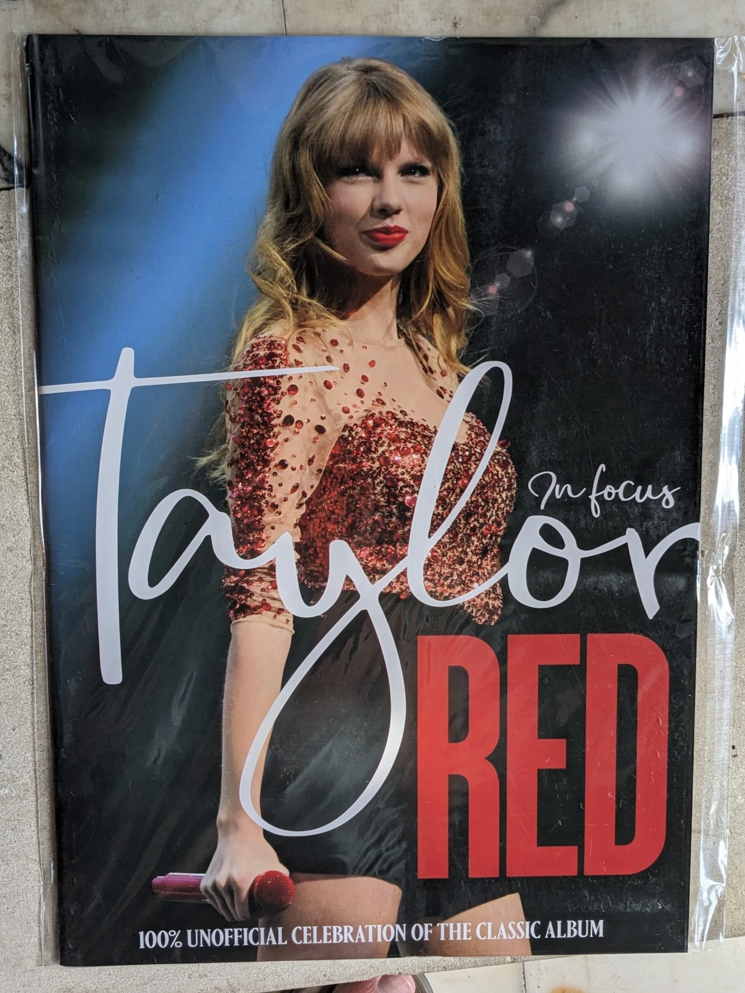 TAYLOR SWIFT Red In Focus Poster Magazine (August 2024) 3 TAYLOR SWIFT Red In Focus Poster Magazine (August 2024)